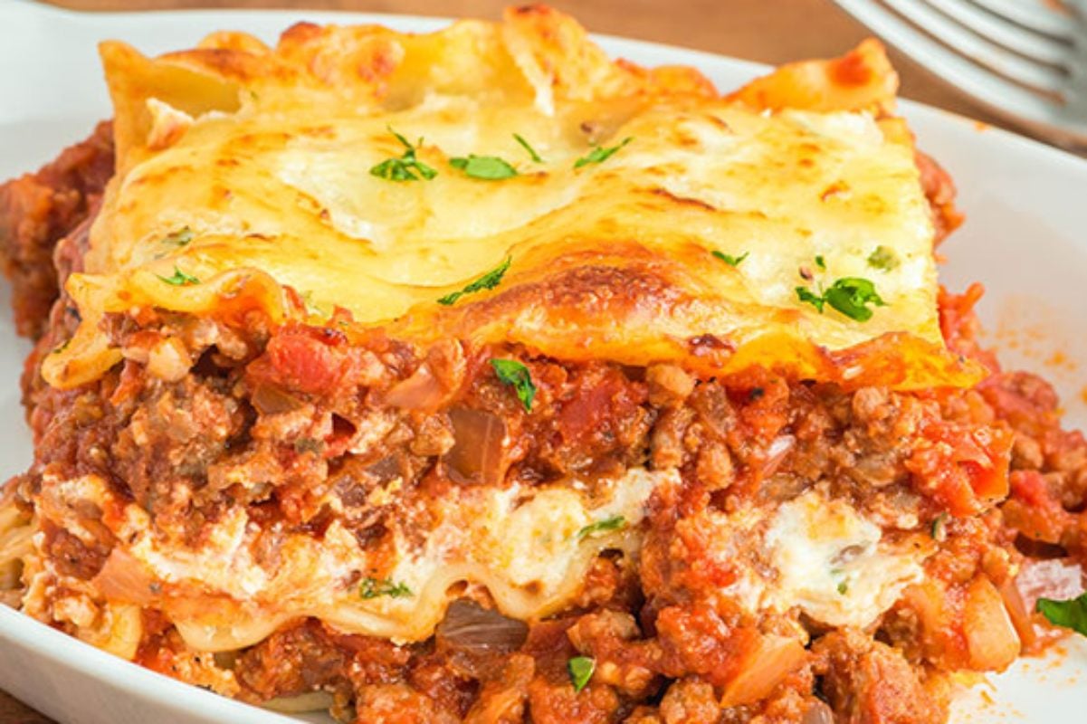 Olive Garden Lasagna (Classico Recipe).