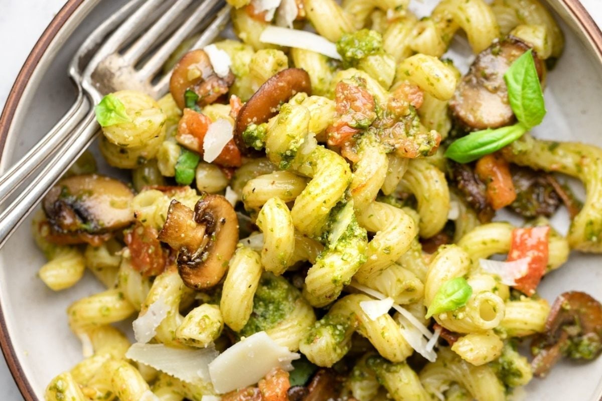 Pesto Cavatappi Copycat.