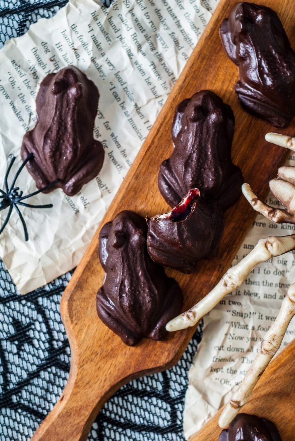 Harry Potter Chocolate Frogs Recipe XoxoBella harry-potter-chocolate-frogs-recipe-xoxobella