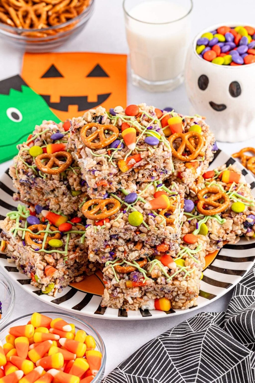 Halloween Rice Krispie Treats - xoxoBella