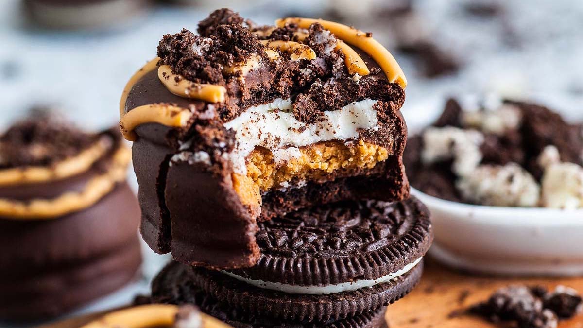 Reese's Stuffed Oreos - xoxoBella