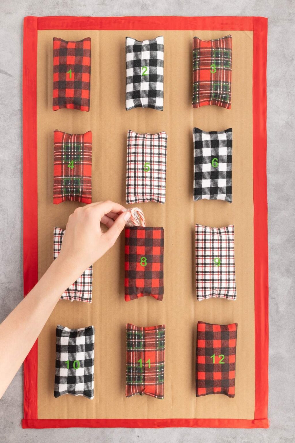DIY 12 Days of Christmas Countdown Calendar - xoxoBella