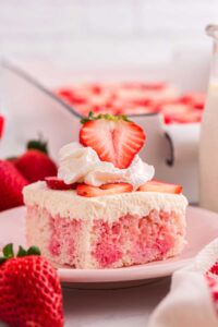 Strawberry Poke Cake - xoxoBella