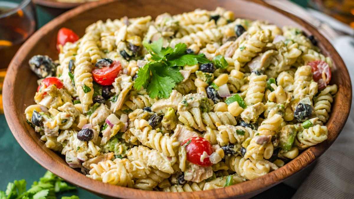 21 Pasta Salad Recipes To Make This Spring / Summer Tex Mex Chicken Pasta Salad 15