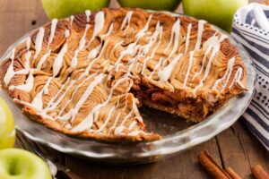 Cinnamon Roll Apple Pie - xoxoBella