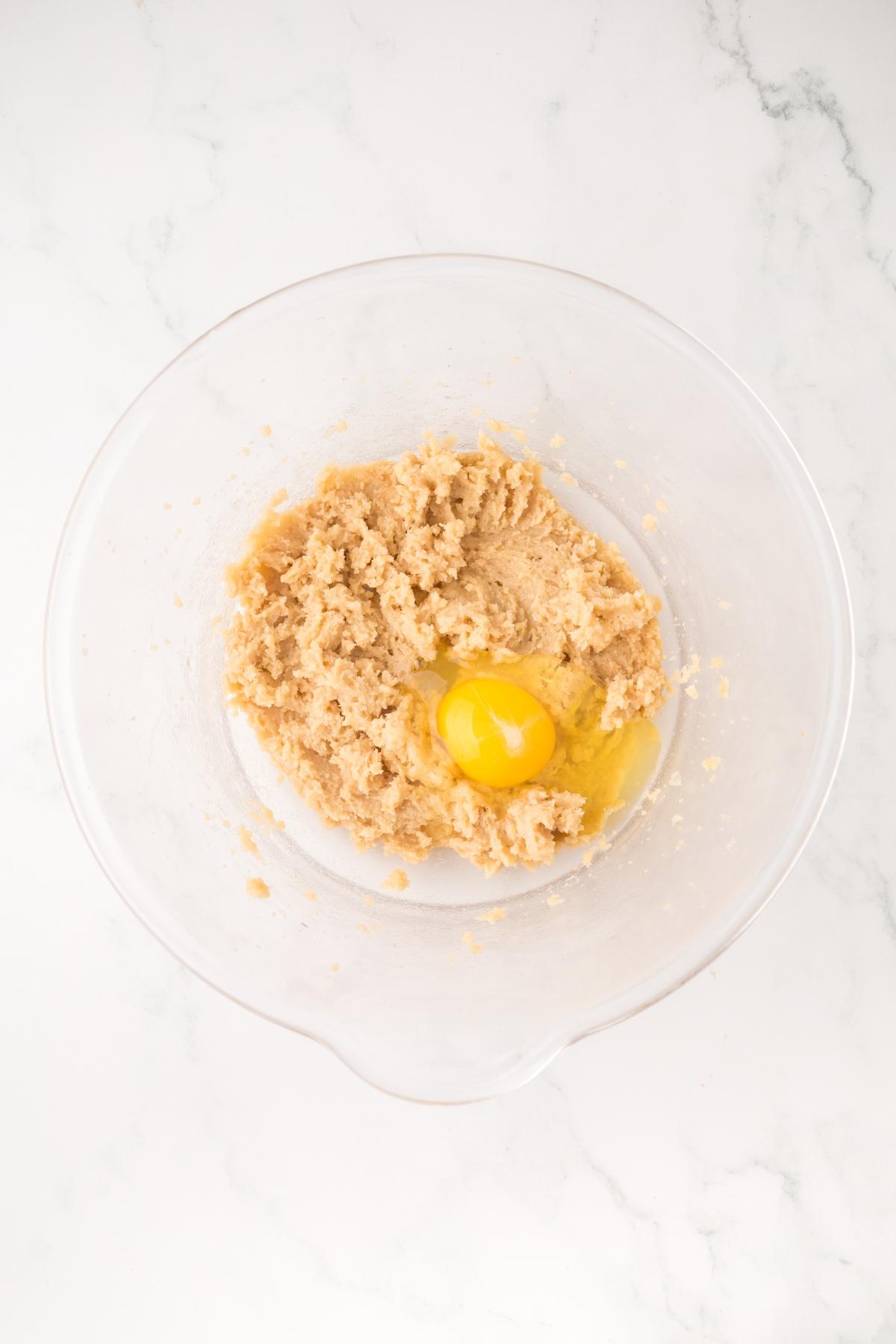 A bowl of dough with a yolk in it.