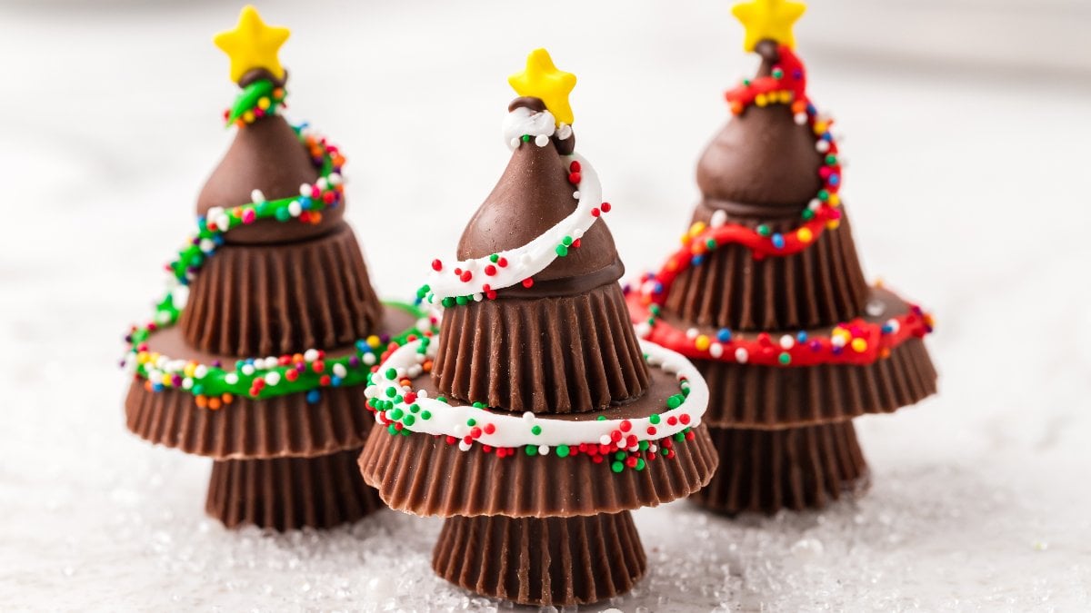 Peanut Butter Cup Christmas Trees